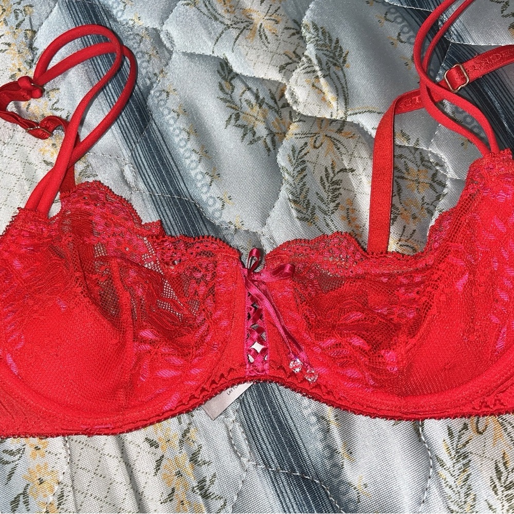 Victoria's Secret unlined Demi with rhinestone detail 34B